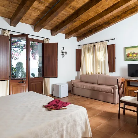 贝尔索基欧诺酒店 酒店 陶尔米纳