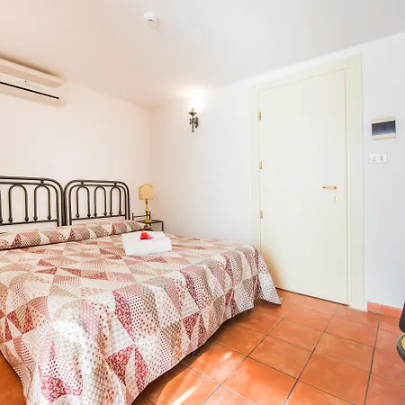 贝尔索基欧诺酒店 3* 陶尔米纳