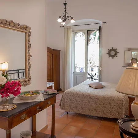 贝尔索基欧诺酒店 3* 陶尔米纳