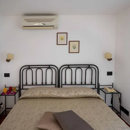 贝尔索基欧诺酒店 3* 陶尔米纳